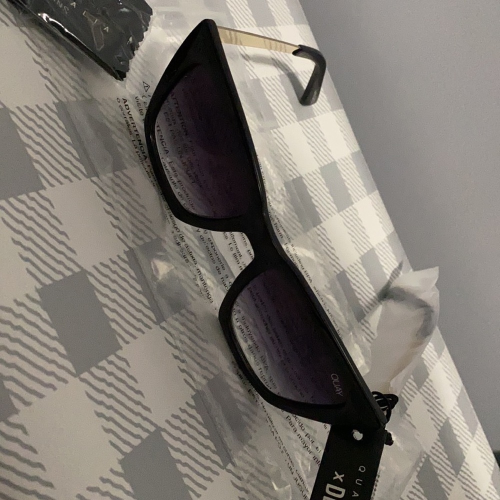 DesiPerkinsxQuay Sunglasses 🕶 Dont@me Black/Fade